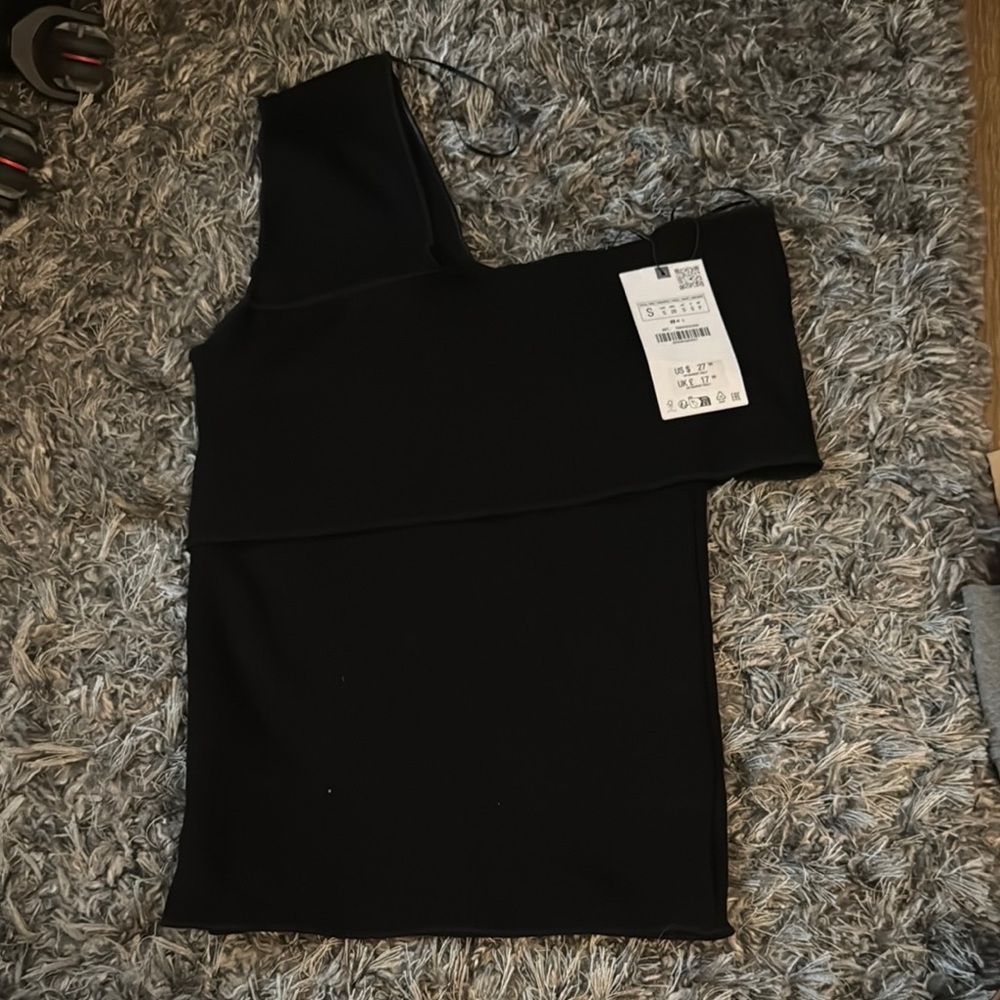 Black Zara One-Shoulder Top